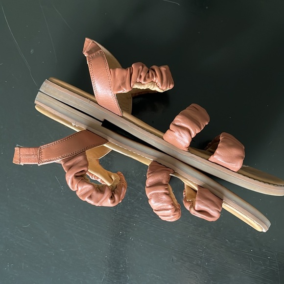 EUC Geox sandal with stretch straps originally from Nordstrom size 41 or 10 - Picture 6 of 7